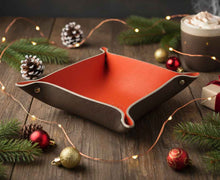 Load image into Gallery viewer, Grained leather garage sale | Berthille house