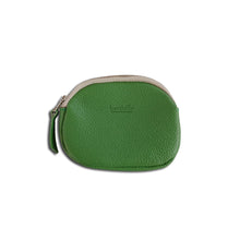 Load image into Gallery viewer, Berthille Porte-monnaie vert, en cuir grainé pleine fleur, vue de face.
