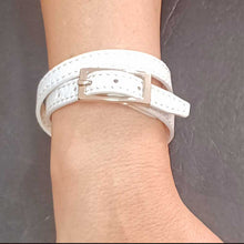 Charger l&#39;image dans la galerie, Bracelet Double Tour en Cuir Grainé Blanc | Maison Berthille
