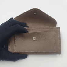 Charger l'image dans la galerie, Portefeuille en cuir grainé – fabrication artisanale dans le Tarn