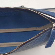 Load image into Gallery viewer, Intérieur du sac bandoulière cuir bleu Berthille