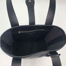 Charger l'image dans la galerie, Sac en cuir et paille tressée à la main, design chic et élégant, tendance été 2026