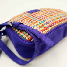 Load image into Gallery viewer, L'accessoire mode femme essentiel à votre dressing : le petit porté travers de la Maison Berthille. Déclinée en raphia et velours pour la saison été 2025. SS25
