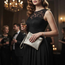 Charger l'image dans la galerie, Pochette Champagne avec Dragonne