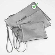 Charger l'image dans la galerie, Raffinée et lumineuse, notre pochette en cuir offre une élégance subtile et intemporelle.