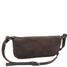 Charger l'image dans la galerie, L'accessoire mode femme essentiel à votre dressing : la Pochette Berthe de la Maison Berthille. Déclinée en velours pour la saison été 2025. SS25