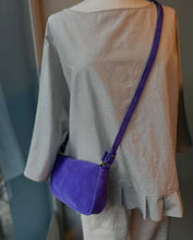 Charger l'image dans la galerie, Sac pochette cuir velours gothic Berthille
