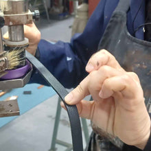 Load image into Gallery viewer, Le Forfait Éclat comprend le nettoyage et la teinture des bords