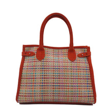 Load image into Gallery viewer, L'accessoire mode femme essentiel à votre dressing : le sac Saint Moritz de la Maison Berthille. Déclinée en velours pour la saison été 2025. SS25