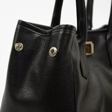 Charger l'image dans la galerie, Sac en cuir noir porté épaule - Cuir Véritable - Maison Berthille