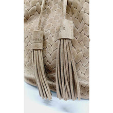 Load image into Gallery viewer, Sac à main porté épaule en velours Maison Berthille
