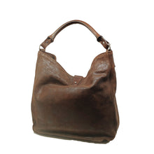 Charger l'image dans la galerie, Magnifique sac en cuir vieilli marron porté épaule avec pompons Maison Berthille