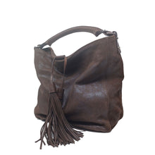 Charger l'image dans la galerie, Magnifique sac en cuir vieilli marron porté épaule avec pompons Maison Berthille