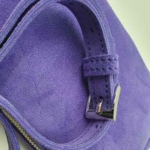 Load image into Gallery viewer, L'accessoire mode femme essentiel à votre dressing : la Pochette Berthe de la Maison Berthille. Déclinée en velours pour la saison été 2025. SS25