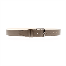 Charger l'image dans la galerie, Ceinture Berthille Étrivière couleur havane, tannage végétal, extérieur en cuir grainé pleine fleur, vue de face.