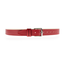 Charger l'image dans la galerie, Ceinture Berthille Étrivière couleur rouge, tannage végétal, extérieur en cuir grainé pleine fleur, vue de face.