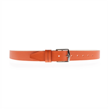 Charger l'image dans la galerie, Ceinture Berthille Étrivière couleur orange, tannage végétal, extérieur en cuir grainé pleine fleur, vue de face.