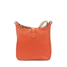 Load image into Gallery viewer, Sac à main en cuir orange grainé de dos | Maison Berthille