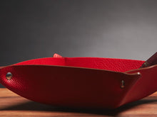 Load image into Gallery viewer, Vide poche en cuir grainé rouge | Maison Berthille