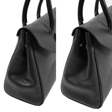 Load image into Gallery viewer, Sac à main cuir Berthille, Modèle Cortina, vue profil bouton pression, 14 cm de rangement en plus