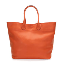Load image into Gallery viewer, Grand Cabas Berthille en cuir orange, tannage végétal, extérieur en cuir grainé pleine fleur.