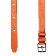 Charger l&#39;image dans la galerie, Ceinture Berthille Mini Étrivière couleur orange, tannage végétal, extérieur en cuir grainé pleine fleur, vue d&#39;en haut.
