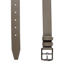 Charger l'image dans la galerie, Ceinture Berthille Mini Étrivière couleur havane, tannage végétal, extérieur en cuir grainé pleine fleur, vue d'en haut.