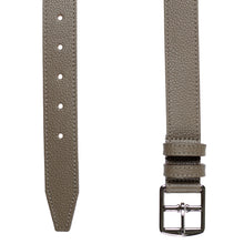 Charger l'image dans la galerie, Ceinture Berthille Mini Étrivière couleur havane, tannage végétal, extérieur en cuir grainé pleine fleur, vue d'en haut.