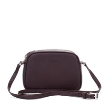Load image into Gallery viewer, Sac Berthille Minaudière couleur bordeaux, tannage végétal, extérieur en cuir grainé, vue de face.
