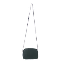 Load image into Gallery viewer, Sac Berthille Minaudière couleur forêt, tannage végétal, extérieur en cuir grainé, vue de face avec bandoulière.