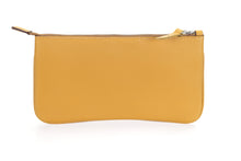 Load image into Gallery viewer, Berthille Pochette Lord couleur golden, en cuir grainé, vue de dos.