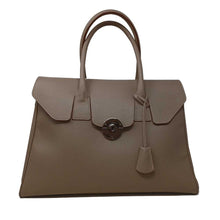 Load image into Gallery viewer, Sac à main cuir Berthille, Modèle Cortina, vue profil bouton pression, 14 cm de rangement en plus