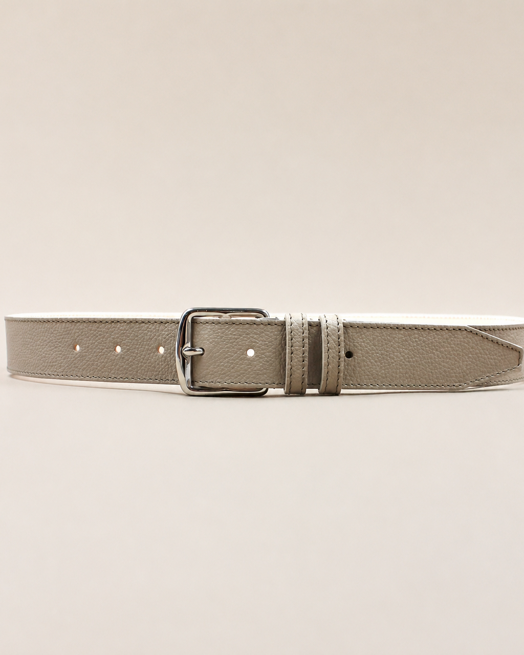 Ceinture cuir grainé taupe à bout pointu, boucle carrée argentée Étrivière Berthille