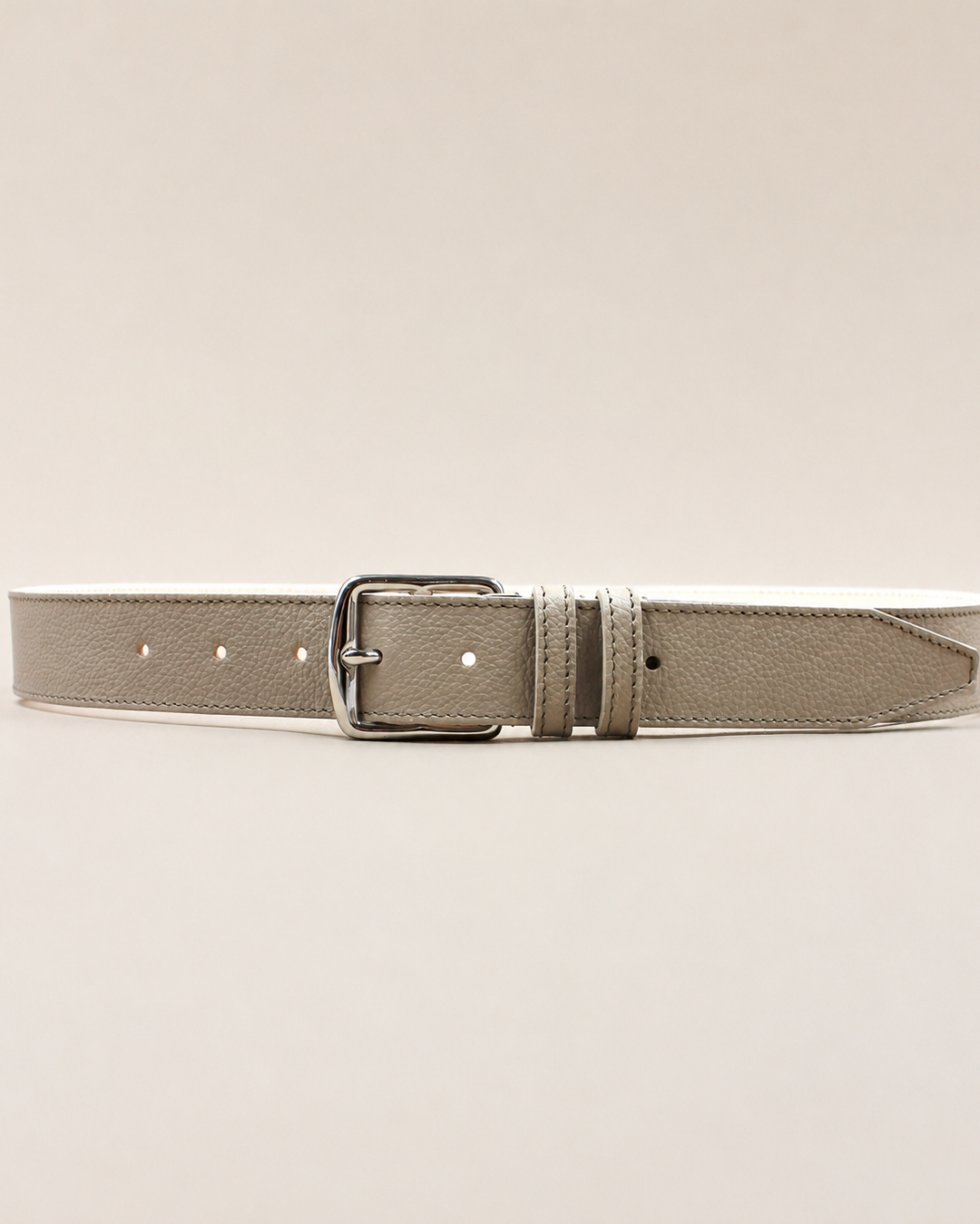 Ceinture cuir grainé taupe à bout pointu, boucle carrée argentée Étrivière Berthille