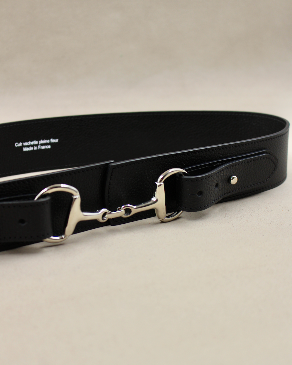 Ceinture cuir vachette pleine fleur noir, boucle mors de cheval argentée Berthille