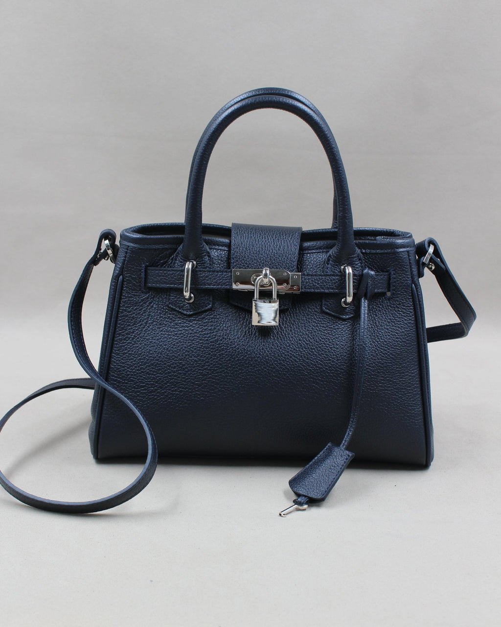 Sac Mini Vendôme cuir grainé bleu marine, fermoir cadenas argenté et bandoulière amovible Berthille