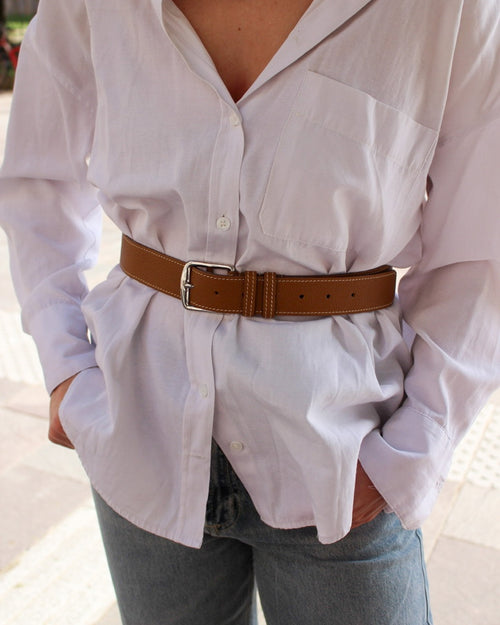 Ceinture étrivière en cuir grainé marron avec boucle argentée
