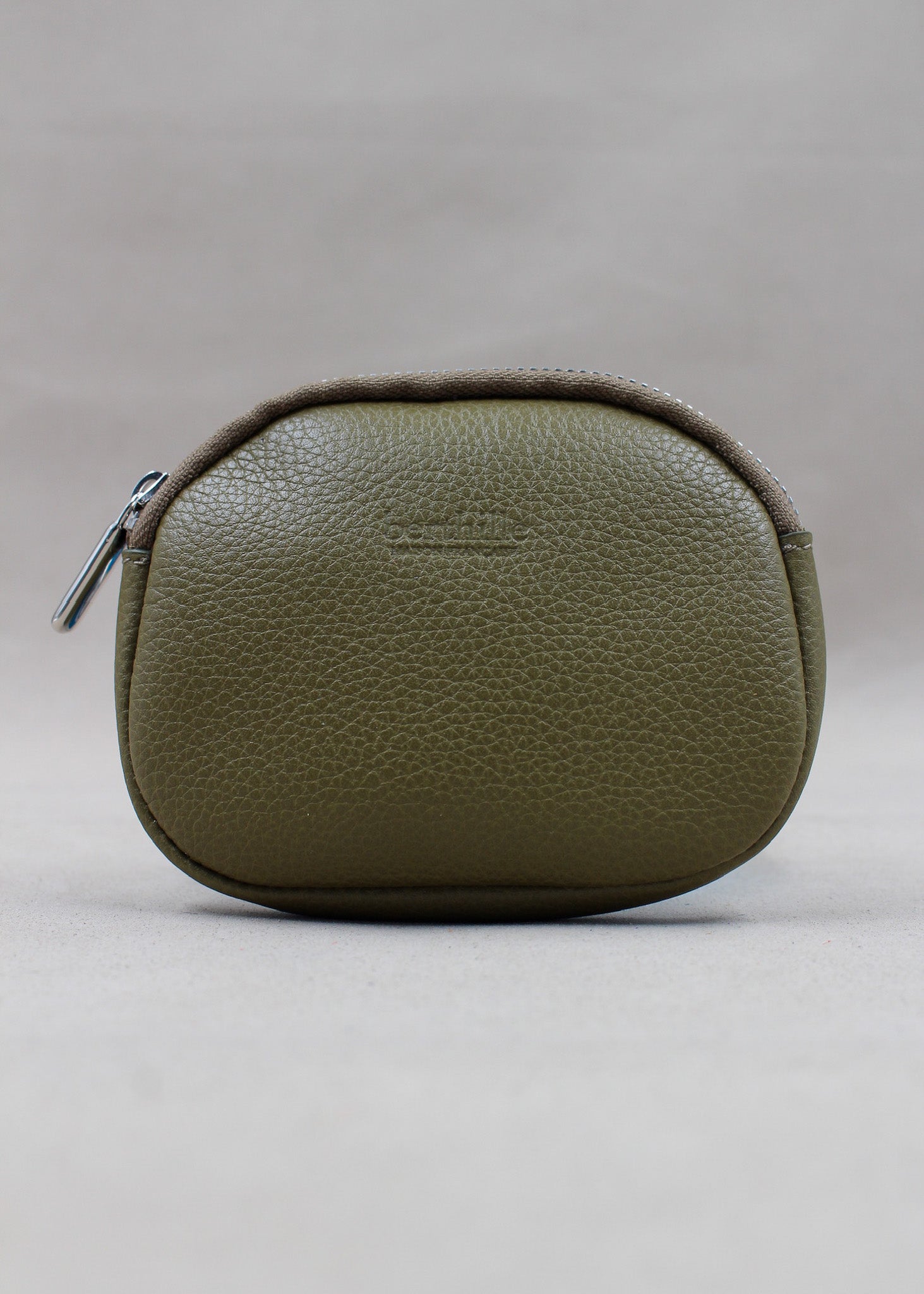 Porte-monnaie en cuir vachette pleine fleur coloris kaki olive, fermeture zippée, fait main – Berthille Atelier de Maroquinerie