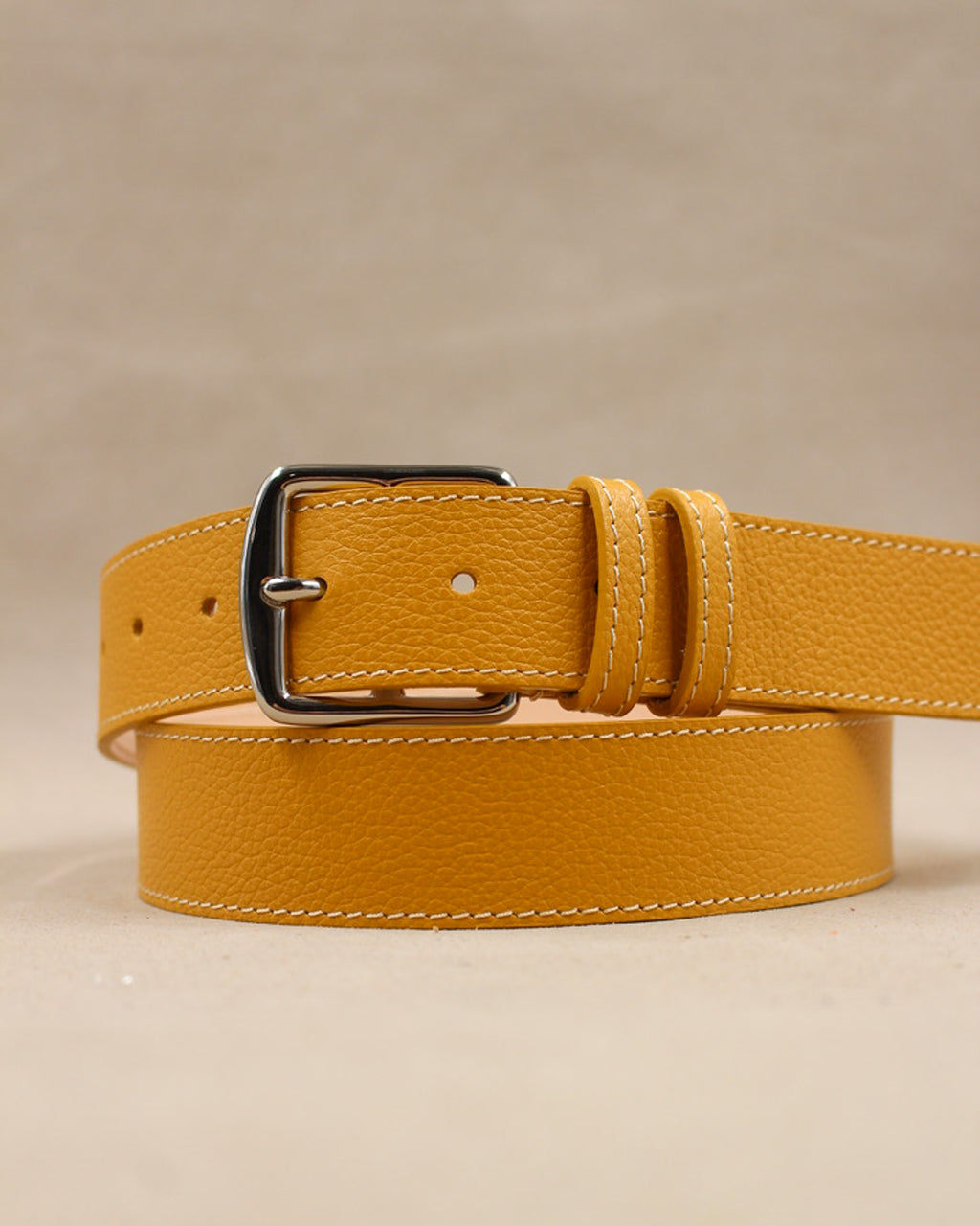 Boucle de la ceinture cuir Étrivière jaune, cuir grainé pleine fleur, maison Berthille