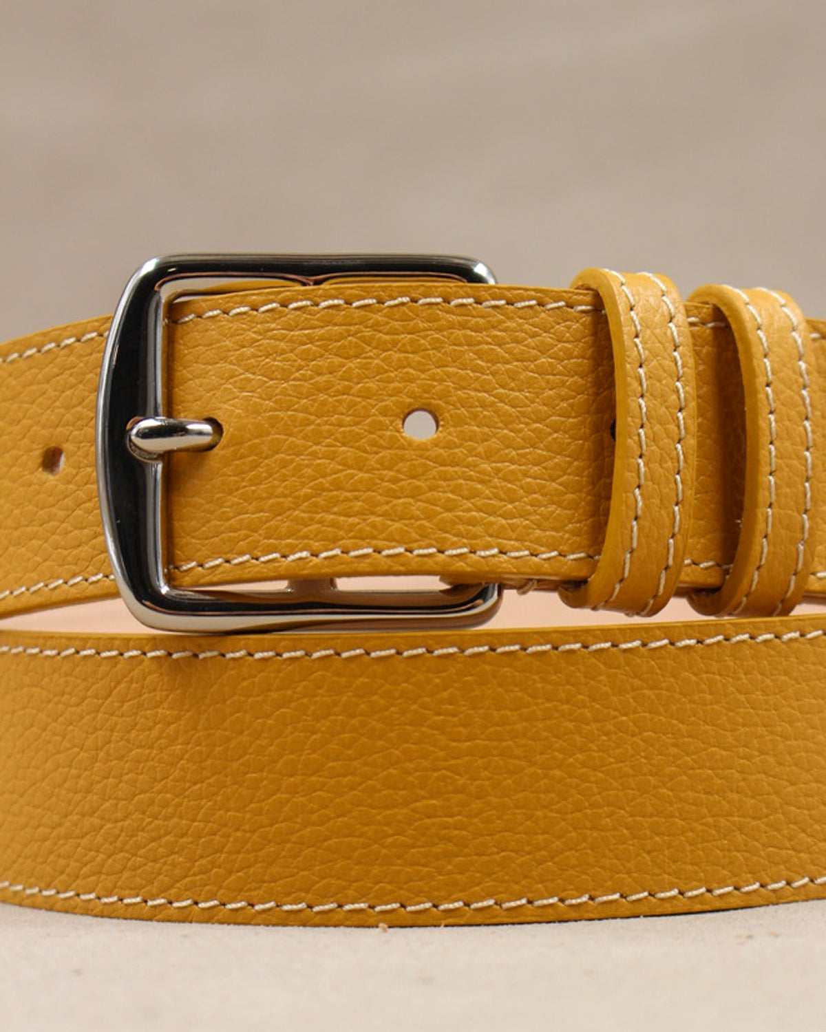 Ceinture cuir Étrivière jaune, boucle argentée, cuir grainé pleine fleur, maison Berthille