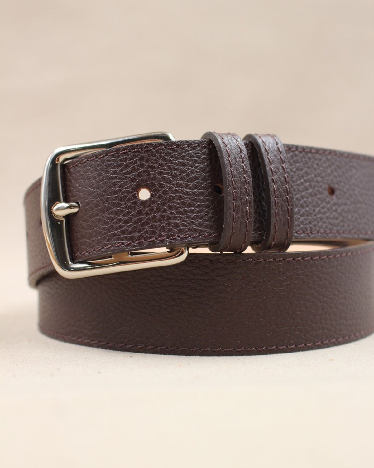 Boucle de la ceinture cuir Étrivière marron, cuir grainé pleine fleur, maison Berthille