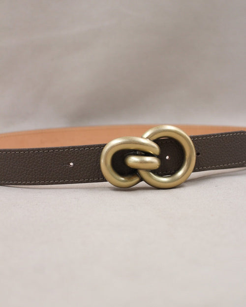 Boucle double anneaux dorée sur ceinture cuir grainé havane Berthille