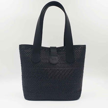 Charger l'image dans la galerie, Sac en cuir et paille tressée à la main, design chic et élégant, tendance été 2026
