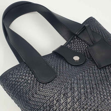 Charger l'image dans la galerie, Nouveau Modèle de sac Berthille - L'alliance magistrale du cuir noir et de la paille tressée main. L'élégance artisanale redéfinie
