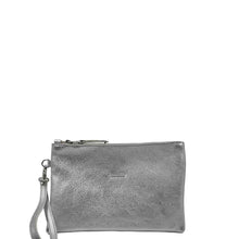 Charger l'image dans la galerie, Raffinée et lumineuse, notre pochette en cuir offre une élégance subtile et intemporelle.
