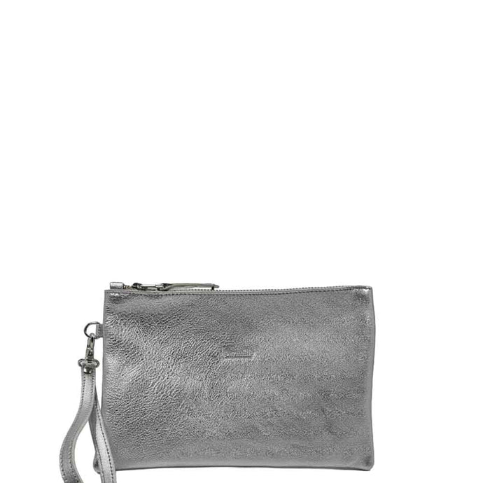 Raffinée et lumineuse, notre pochette en cuir offre une élégance subtile et intemporelle.