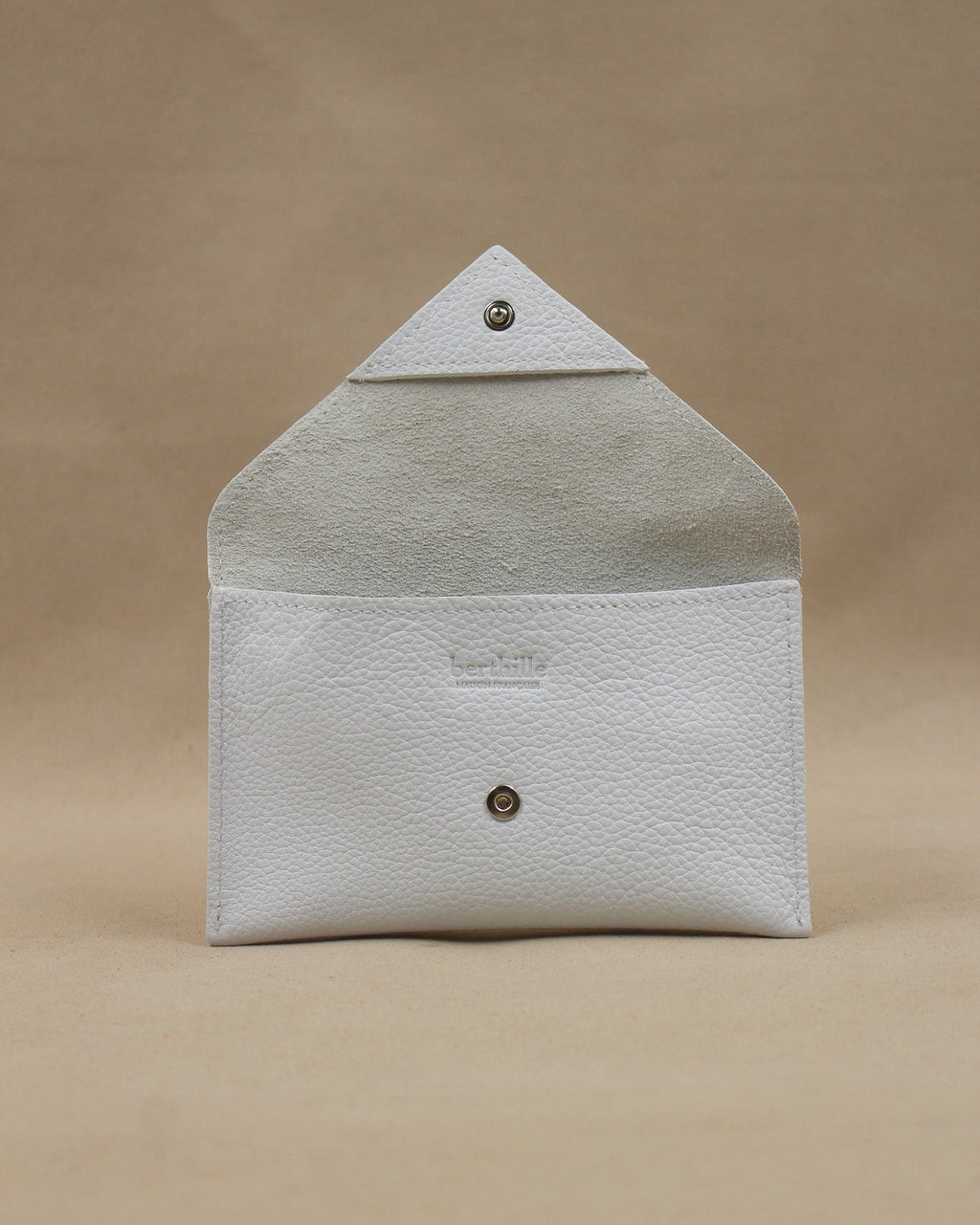 Pochette Lutecia entrouverte en cuir pleine fleur Blanc, fermeture pression, maison Berthille