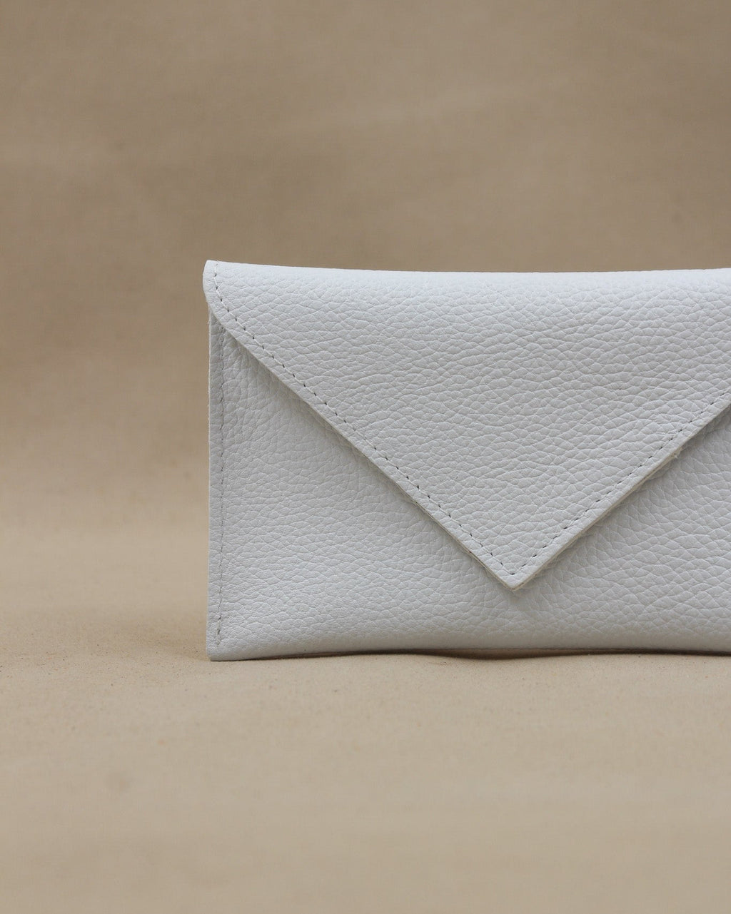 Intérieur de la pochette Lutecia en cuir pleine fleur Blanc, fermeture pression, maison Berthille