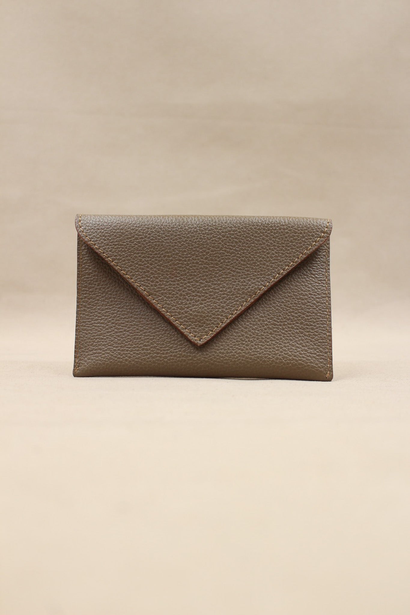 Pochette Lutecia en cuir pleine fleur, coloris Havane, maison Berthille