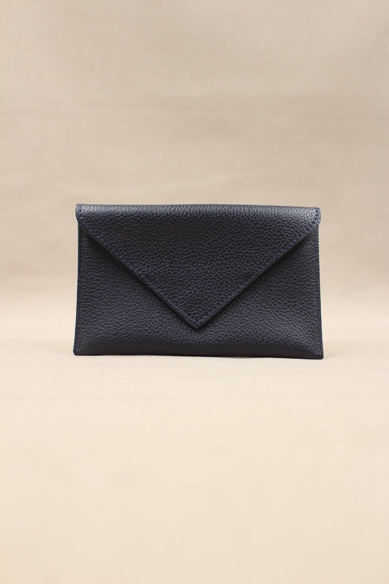 Pochette Lutecia en cuir pleine fleur, coloris Marine, maison Berthille
